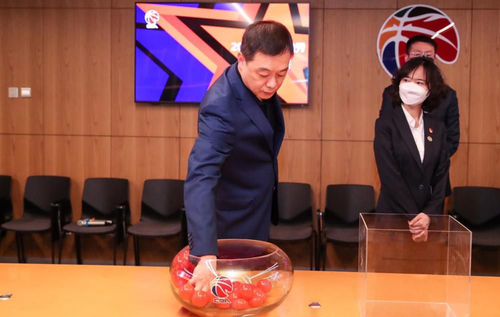 本赛季28岁的格纳布里共为拜仁出战11场，数据为1球0助。
